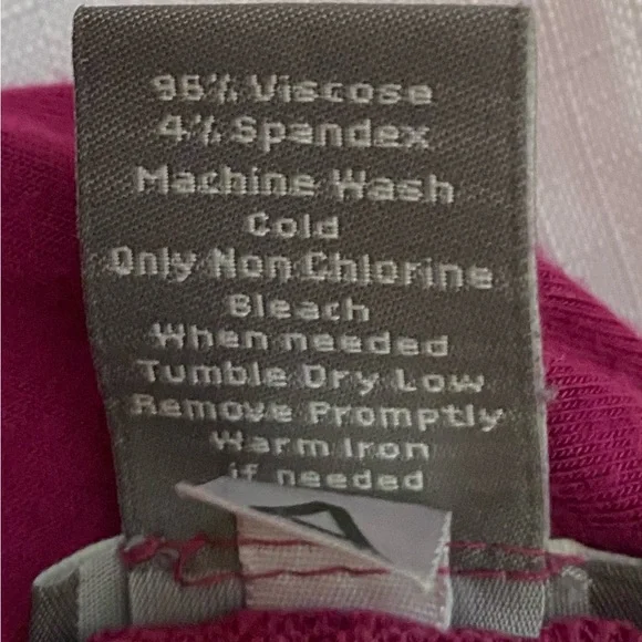 Elegant Ann Taylor Fuchsia Top - Picture 4 of 4